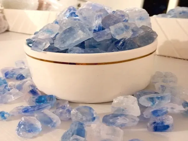 راهنمای خرید نمک آبی و تأثیر آن بر سلامتی پوست + قیمت عالی