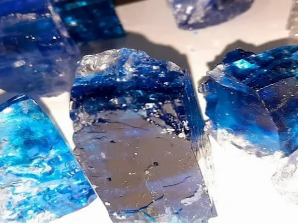 راهنمای خرید نمک آبی و تأثیر آن بر سلامتی پوست + قیمت عالی